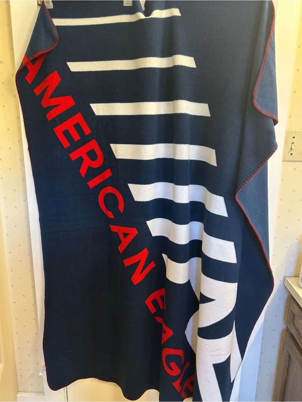 Vintage American Eagle Outfitters Navy, White & Red Logo Blanket